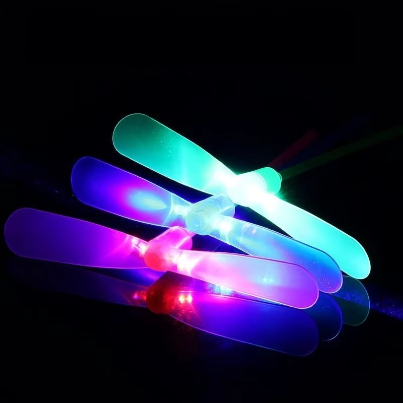 Kids Outdoor Movie Night - Светящаяся LED-игрушка-стрекоза из бамбука, летающая, светящаяся,